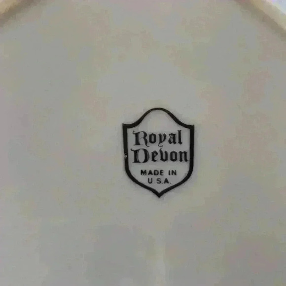 7 Vintage Simplicity Gold by Royal Devon Bread and Butter Plates - Picture 4 of 5